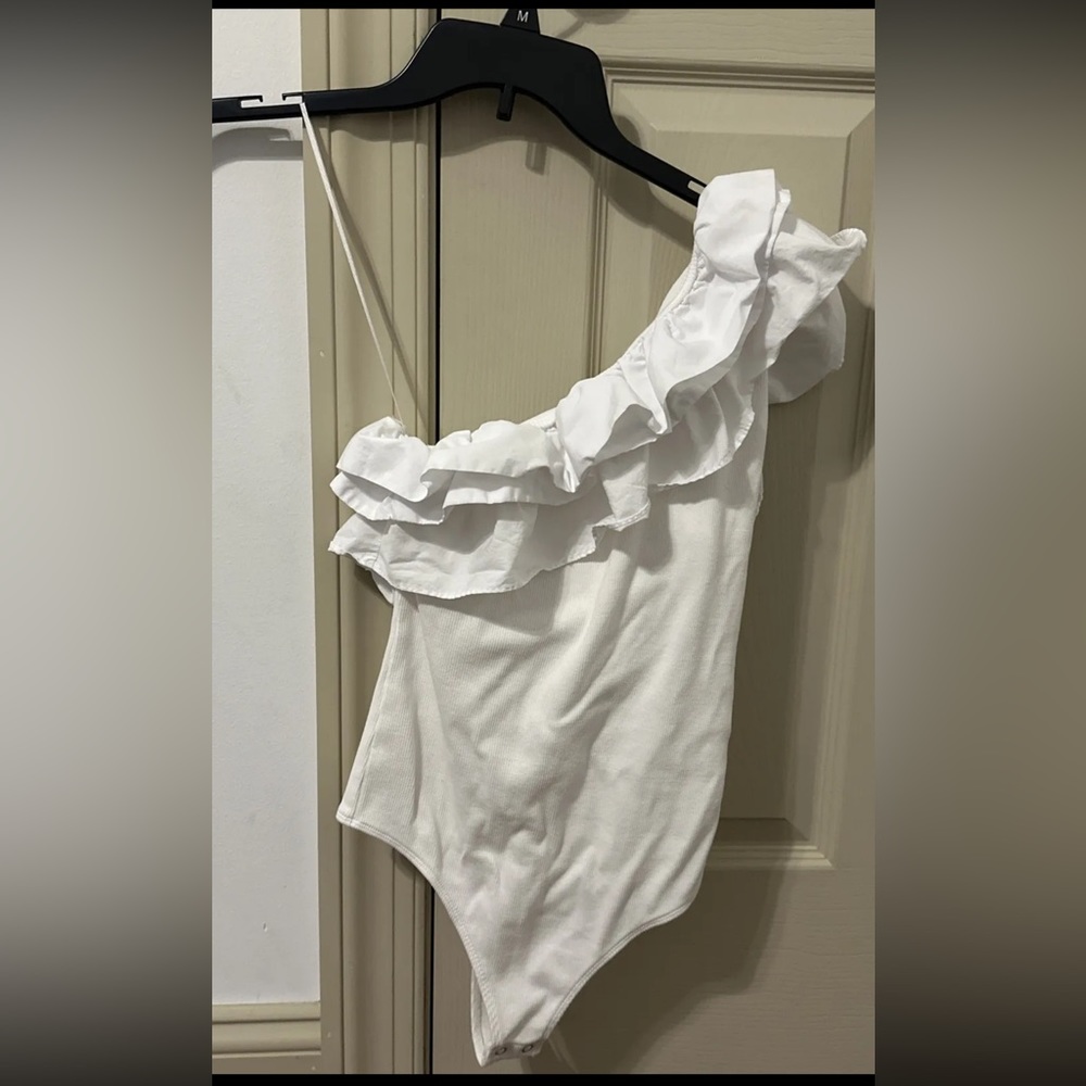 Express Bodysuit White One Shoulder Ruffle Size Medium